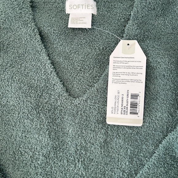 Softies Solid Marshmallow V-Neck Lounge Set - Picture 4 of 6